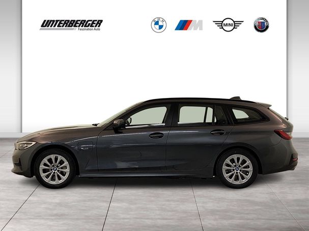 BMW 330e Touring M 215 kW image number 5