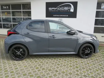 Car image 3