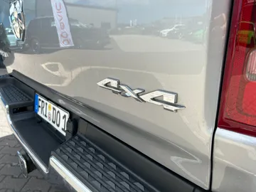 Car image 32