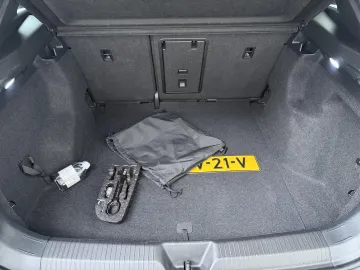Car image 35