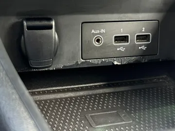 Car image 32