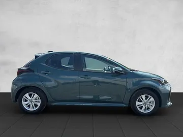Car image 4
