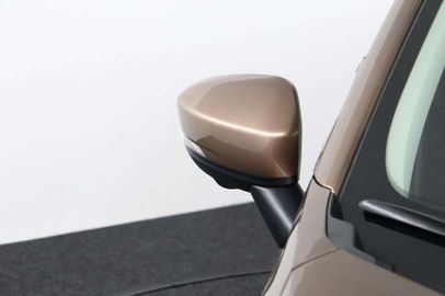 Car image 30