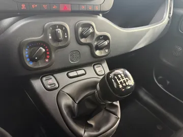 Car image 18