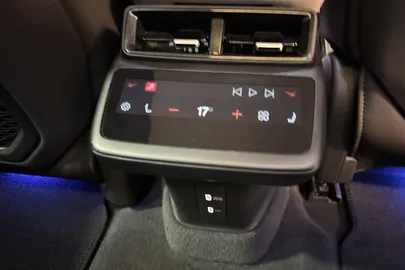 Car image 35