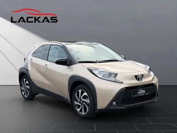 Car image 2
