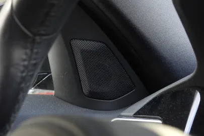 Car image 37