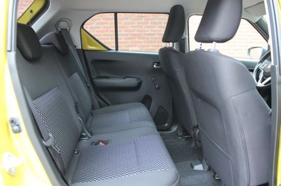 Car image 12