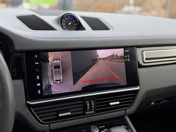 Car image 25