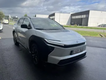 Car image 2