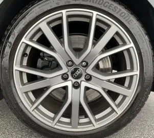 Car image 43