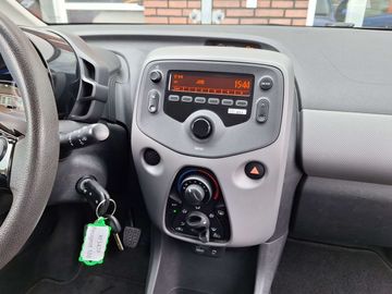 Car image 17