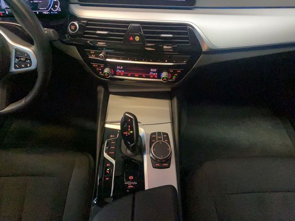 BMW 530 e 215 kW image number 12