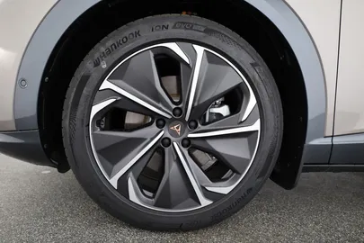 Car image 15