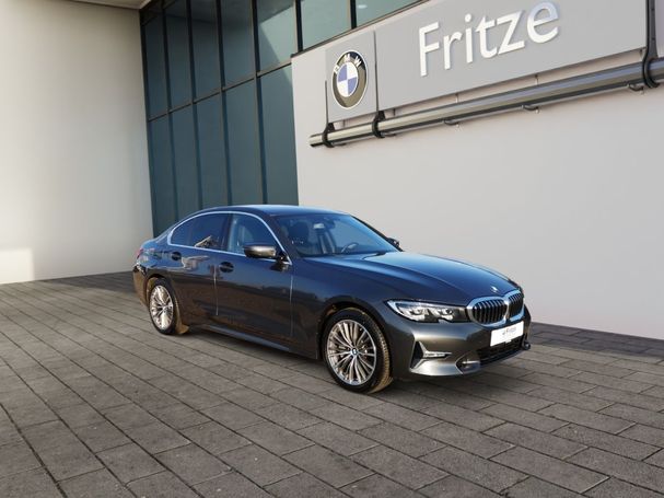 BMW 330i xDrive Luxury Line 190 kW image number 9