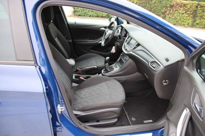 Car image 12