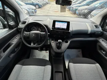 Car image 35