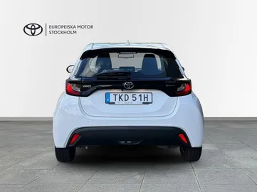 Car image 3