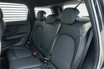 Car image 37