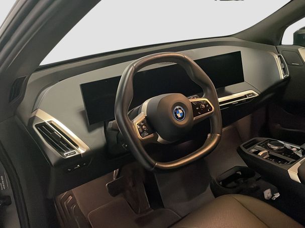 BMW iX xDrive40 240 kW image number 7