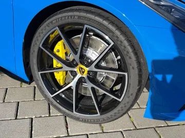 Car image 20