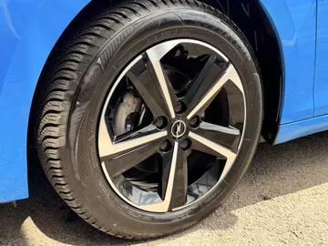 Car image 30