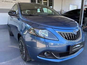 Car image 2