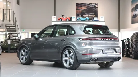 Car image 3
