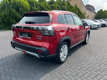 Car image 4