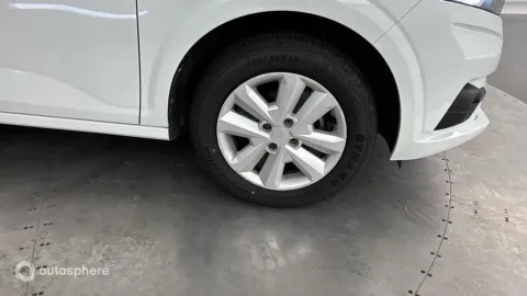 Car image 20