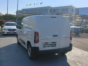 Car image 22