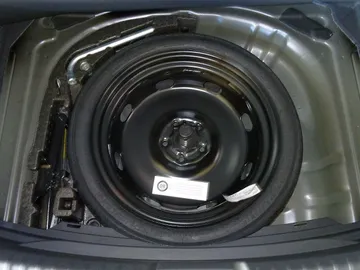 Car image 25