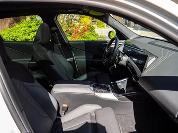 Car image 40