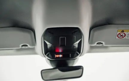 Car image 25