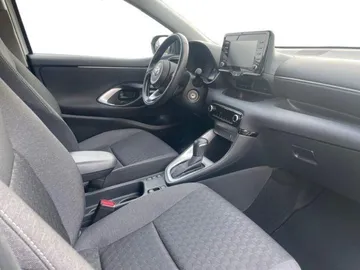 Car image 15