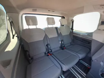 Car image 28