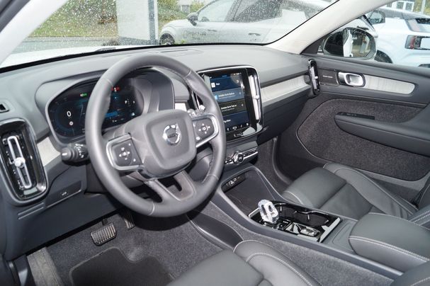 Volvo XC40 B4 Plus Dark DKG 145 kW image number 5