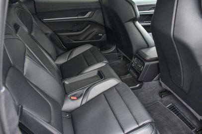 Car image 33