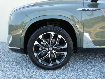 Car image 26
