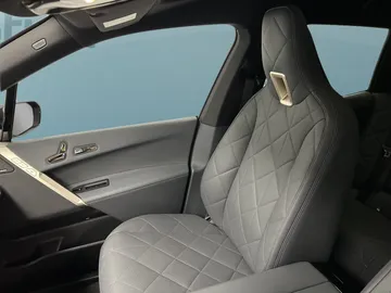 Car image 40