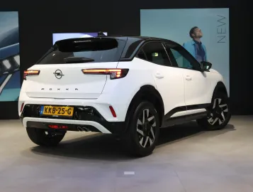Car image 2