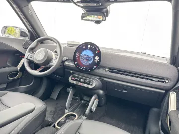 Car image 26