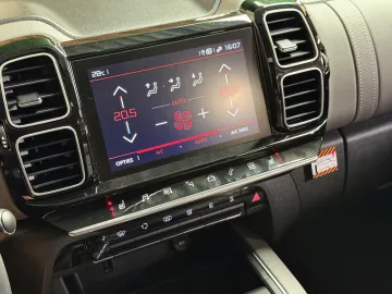 Car image 27