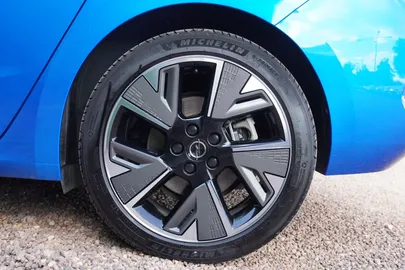 Car image 32