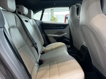 Car image 34