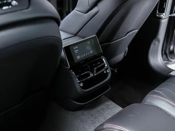 Car image 40