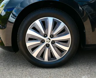 Car image 26
