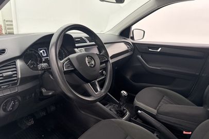 Car image 11