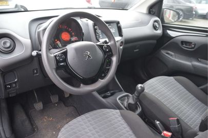 Car image 15