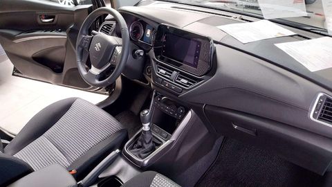 Car image 10